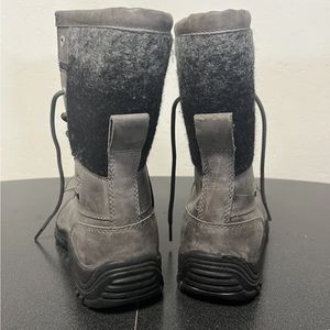UGG Adirondack II Waterproof Hiking Boots, #1014387, Gray/Black, LEA,Women’s 6